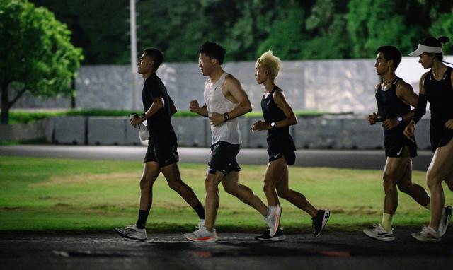 开云-Uzi意外战胜巴黎圣日耳曼，战术调整引爆全场！-开云