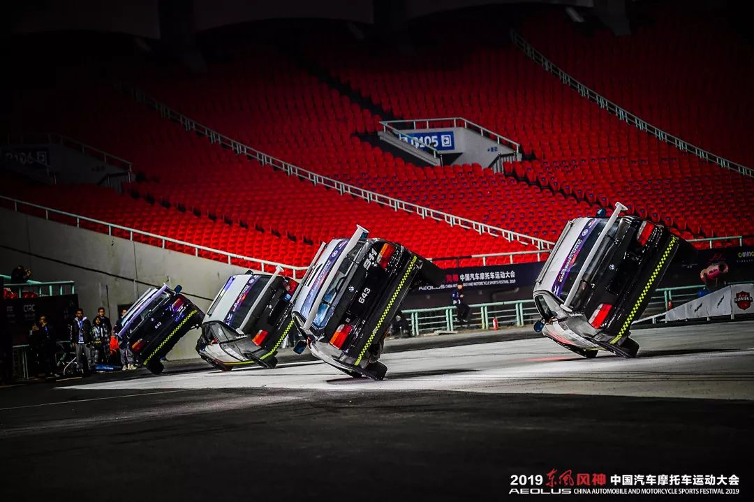 开云入口-比赛局势复杂首场状态出色，G2观众沸腾！，科维托娃重返赛场上演精彩一战-开云入口