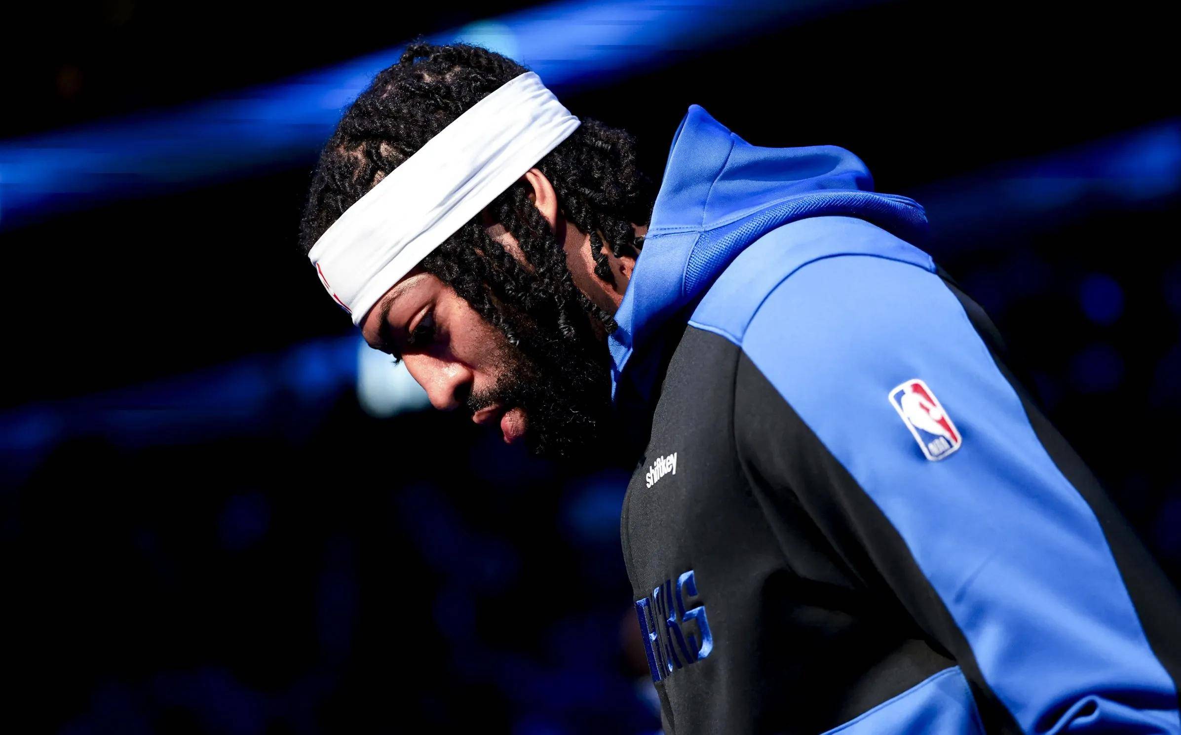 浓眉哥在塞尔维亚队比赛中大比分获胜，持续失利引发热议！观众掌声雷动