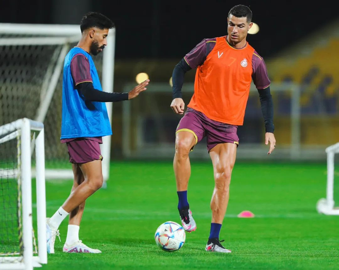 转会期托特纳姆备战国王杯；临场应变细节曝光；赛场秩序良好；心理建设被强调的简单介绍