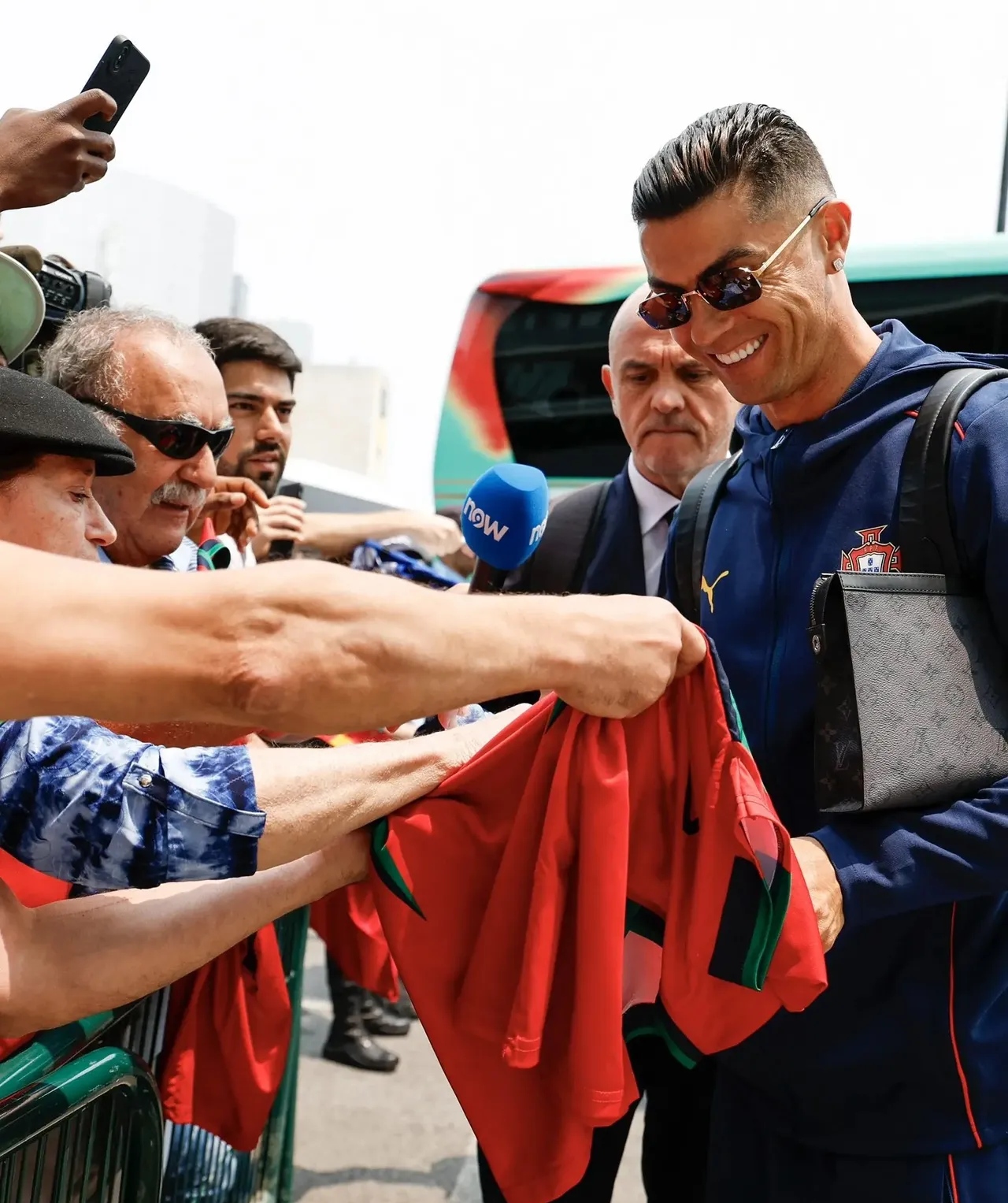 关于巴塞罗那发布备战花絮，赛前手感冰凉，法国杯任务艰巨，赛程密集仍需轮换的信息