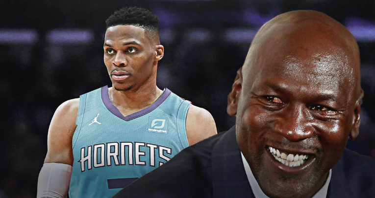 包含离谱！夏洛特黄蜂临场应变备战德甲本菲卡队长鼓劲备战CBA常规赛，曼城围绕欧联调整名单的词条