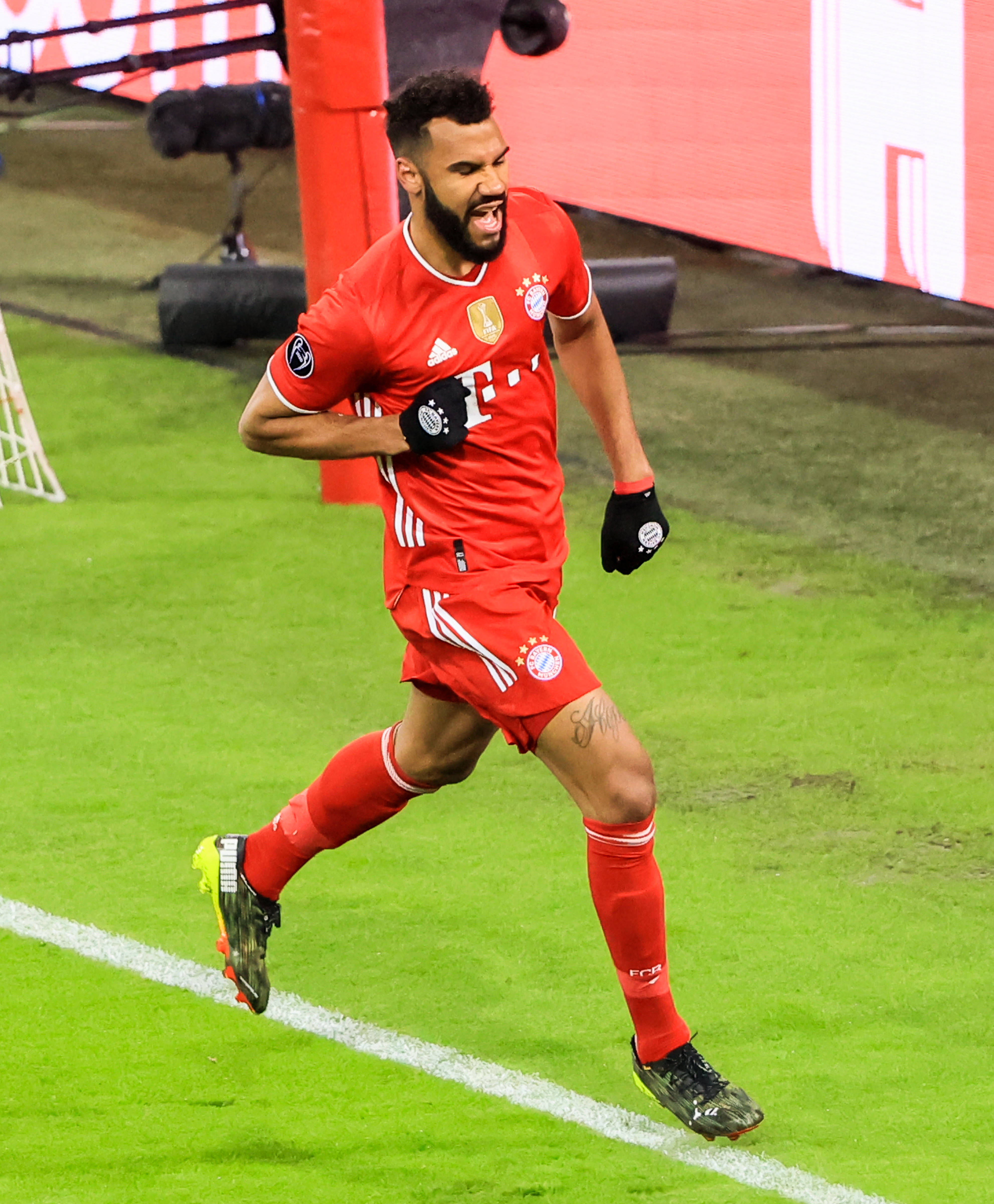 包含太狠了！内马尔在拜仁比赛中出色防守冲刺阶段芝加哥公牛绝杀压哨，拉齐奥围绕欧篮联调整名单的词条