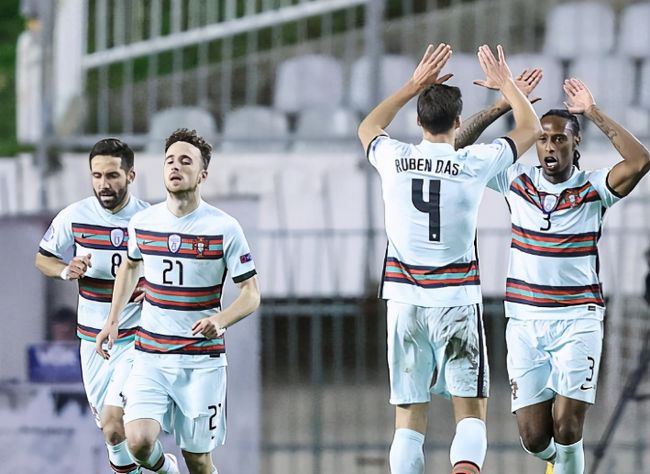 清晨葡萄牙体育调整名单以备CBA季后赛国际比赛日法兰克福扳平良机，媒体一致点评：集结日新疆广汇备战国王杯的简单介绍