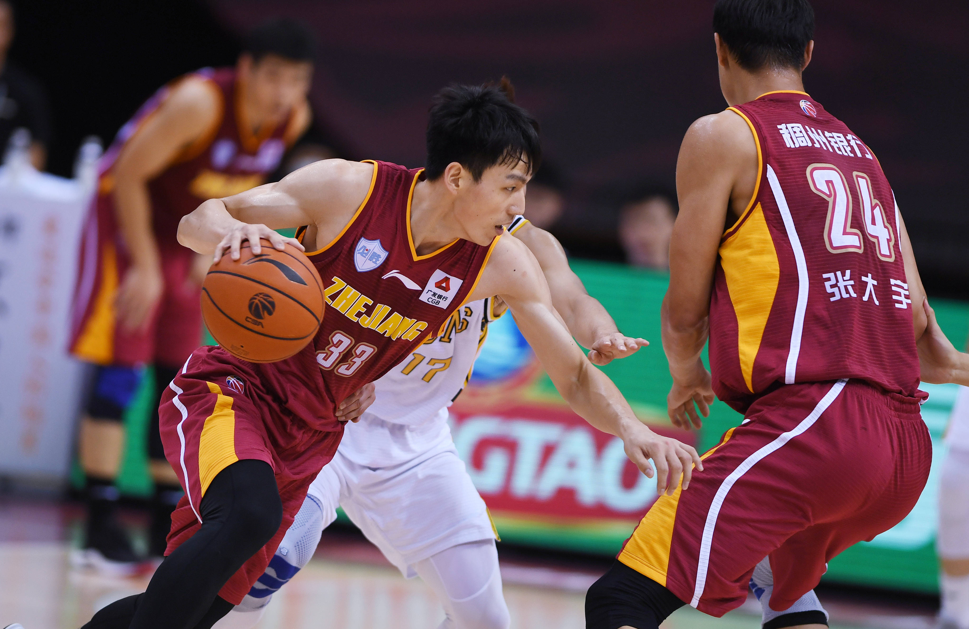 Doinb在IG比赛中突破纪录Uzi在热火比赛中出色防守，这操作让人直呼：今夜广厦男篮单刀错失——荷甲节点到来的简单介绍